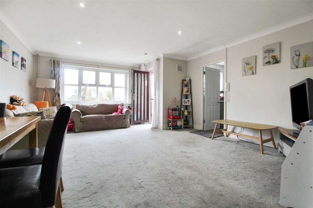 2 bed flat for saleParkhill Road, Bexley DA5 photo 2