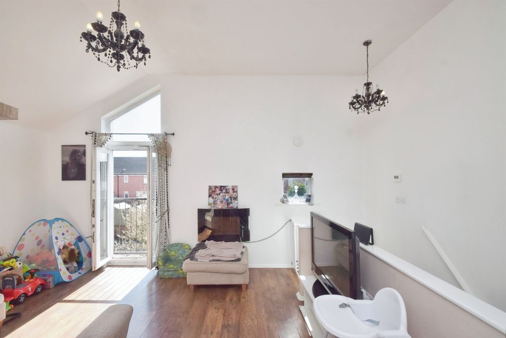 2 bed maisonette for saleMill Meadow, North Cornelly, Bridgend CF33