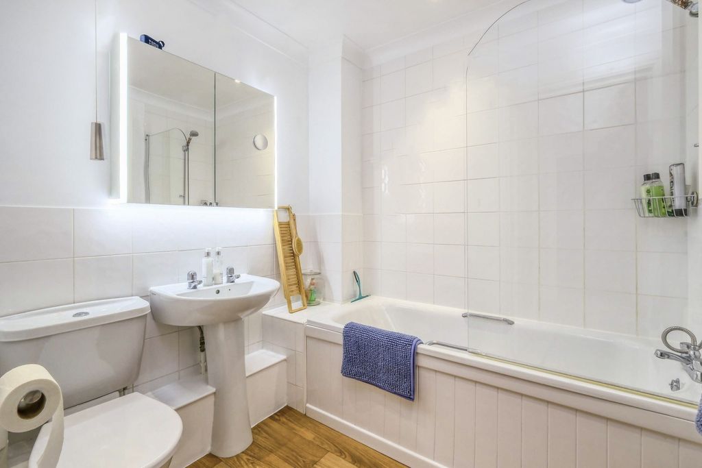 Additional image 14 of 2 bed flat for saleHankins Court, Winchester, Hampshire SO24