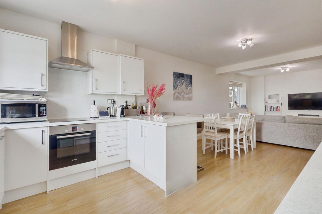 Additional image 2 of 3 bed flat for saleLondon Road, Benfleet SS7