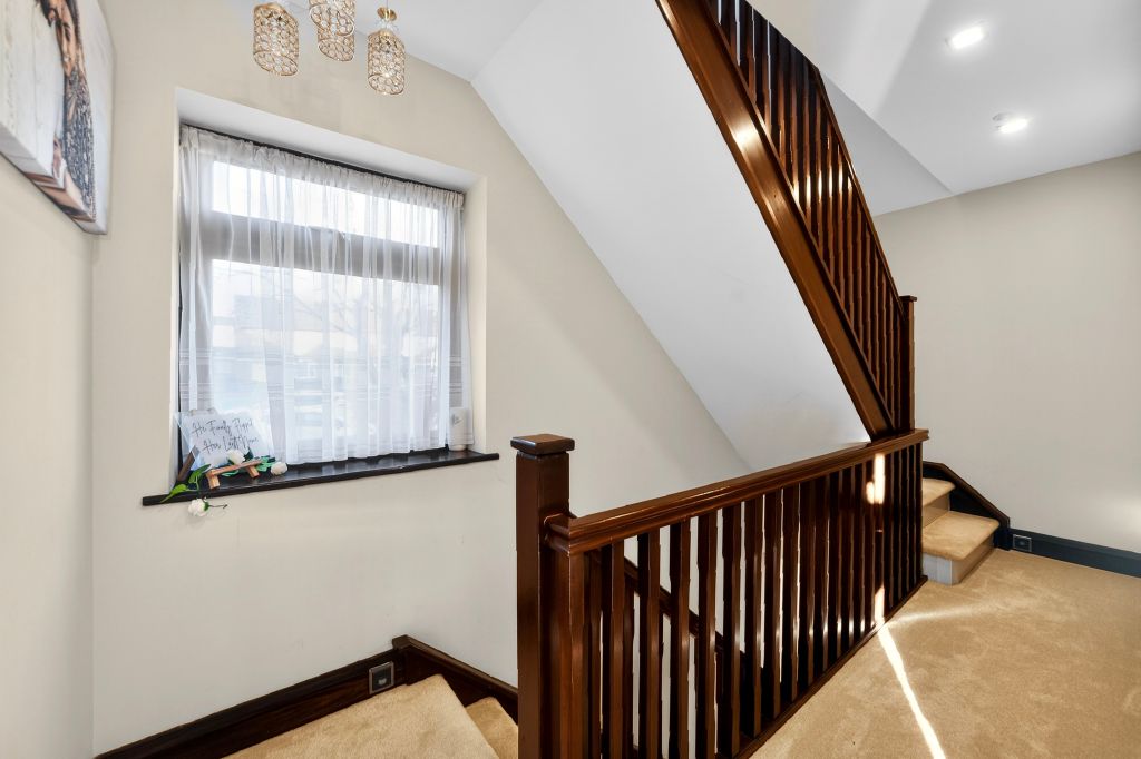 Additional image 21 of 3 bed semi-detached house for saleBeeston Close, Watford WD19