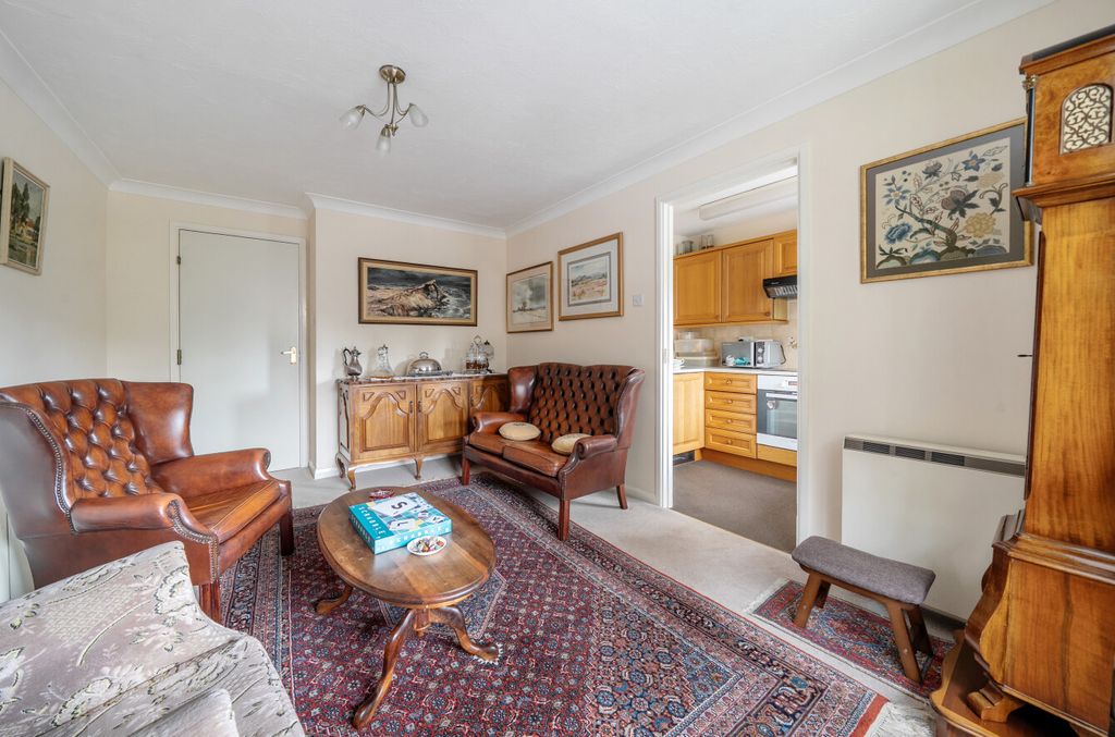 Additional image 3 of 2 bed flat for saleEllingham Close, Alresford, Hampshire SO24