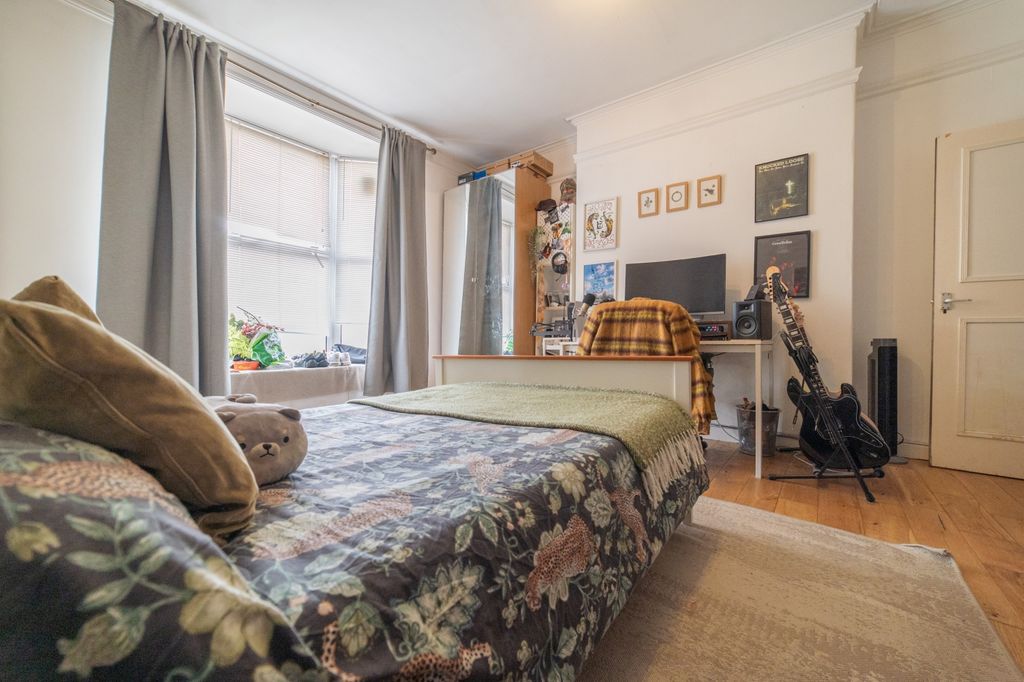 Additional image 4 of 2 bed flat for saleNewport Road, Roath CF24