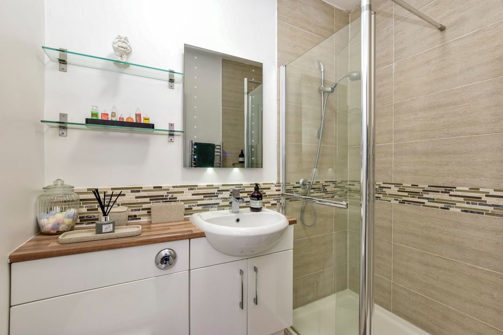 Additional image 12 of 4 bed semi-detached house for saleGallows Hill Lane, Abbots Langley WD5