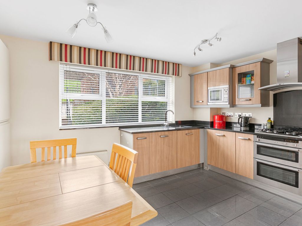 2 bed flat for saleCleave Point, Sticklepath, Barnstaple, North Devon EX31 photo 5