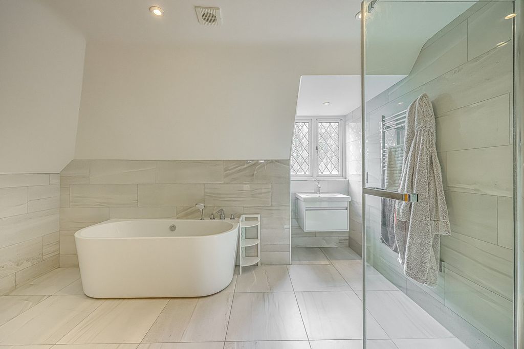 Additional image 31 of 5 bed detached house for saleSwale Road, Benfleet SS7