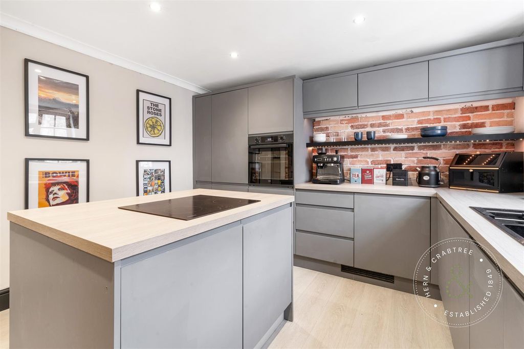 Additional image 25 of 2 bed flat for saleYr Hen Dy, The Cathedral Green, Llandaff, Cardiff CF5