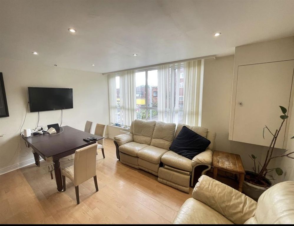 Additional image 2 of 2 bed flat for salePensby Road, Heswall, Wirral CH60