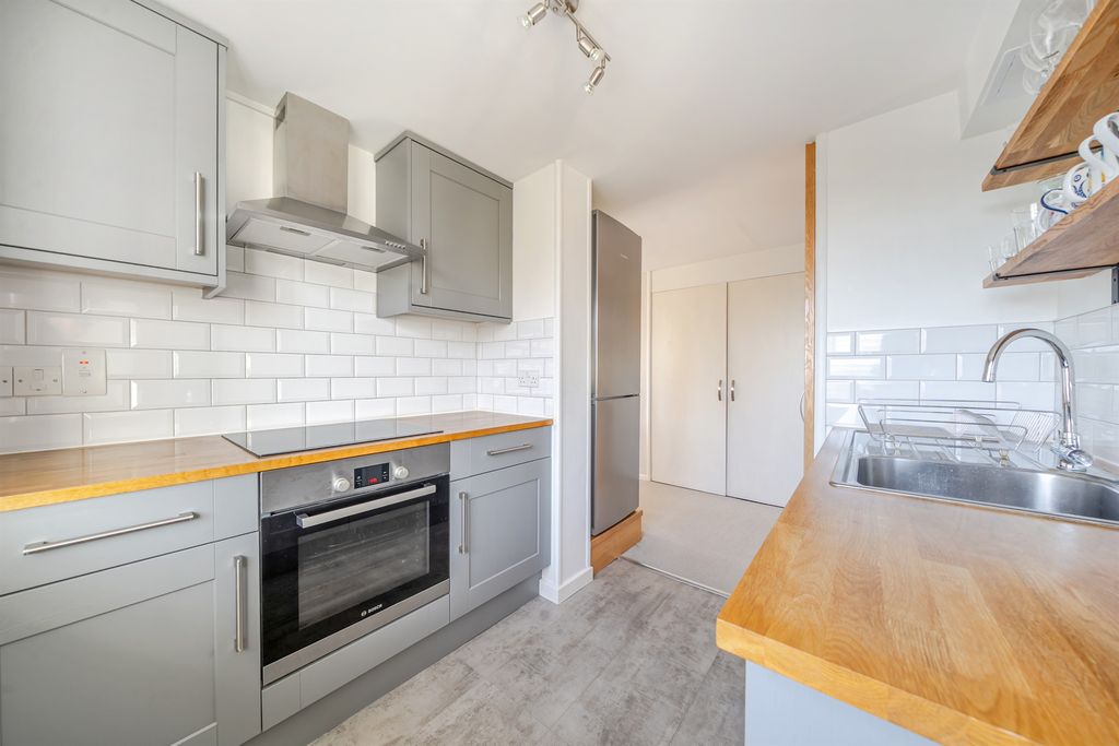 Additional image 2 of 1 bed flat for saleHilltop Road, Berkhamsted HP4