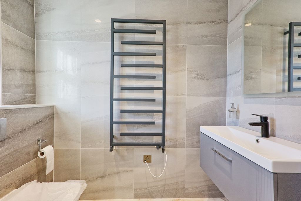 Additional image 7 of 6 bed detached house for saleCurtis Road, Emerson Park RM11