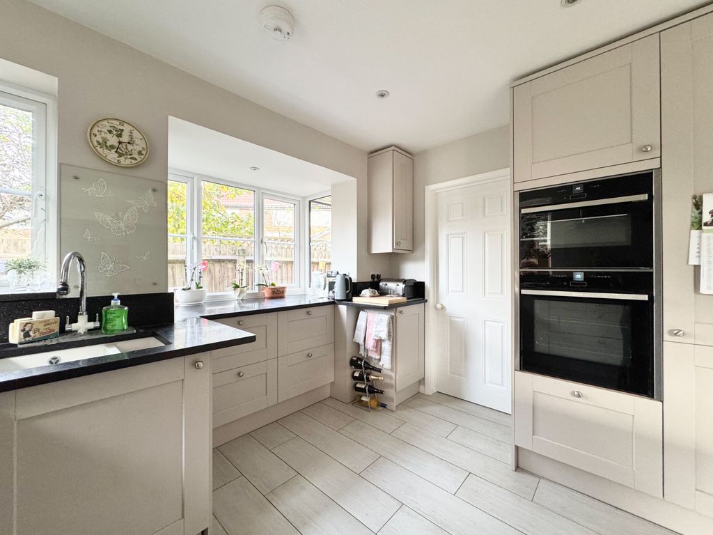 Additional image 8 of 4 bed detached house for saleMandelyns, Northchurch, Berkhamsted HP4