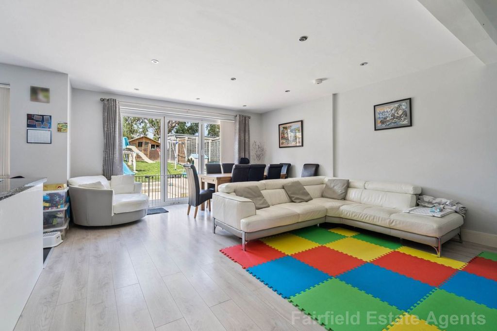 Additional image 3 of 3 bed semi-detached bungalow for salePenrose Avenue, Carpenders Park, Watford WD19