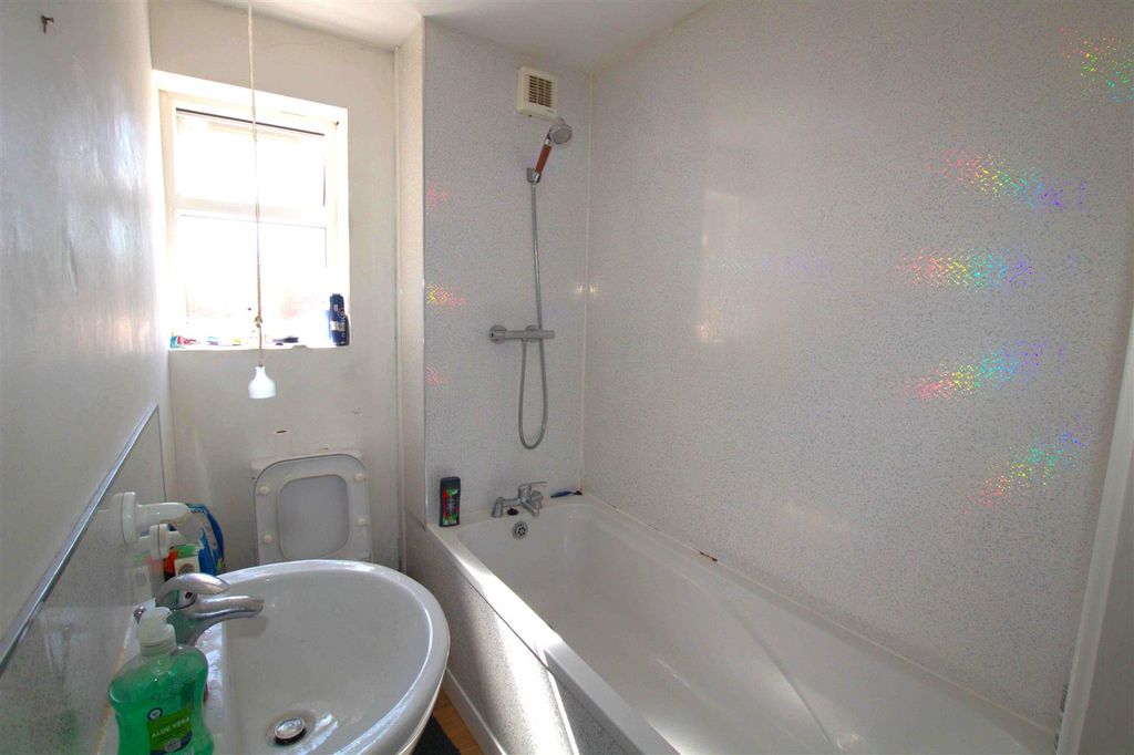 Additional image 5 of 2 bed flat for saleChippenham Road, Middlesbrough TS4