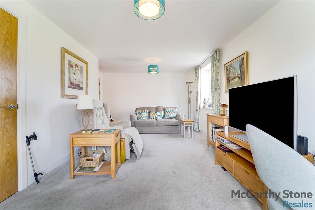 Additional image 5 of 2 bed flat for saleOakhill Place, High View, Bedford, Bedfordshire MK41