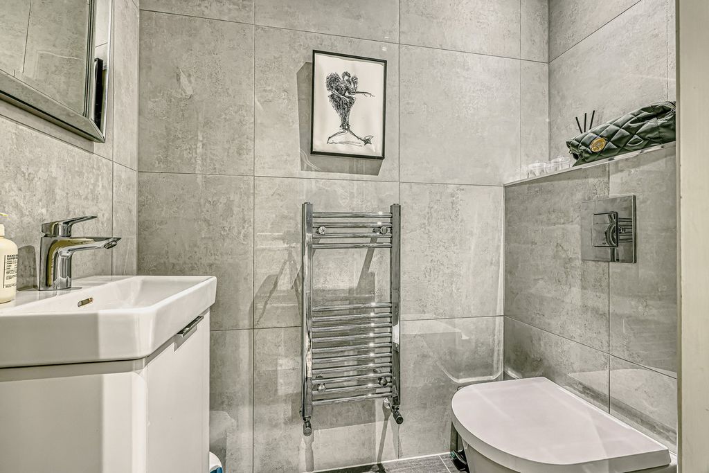 Additional image 15 of 5 bed detached house for saleRayleigh Road, Benfleet SS7