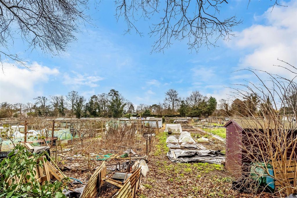 Additional image 33 of 3 bed detached bungalow for saleRoebuck Close, Ashtead KT21