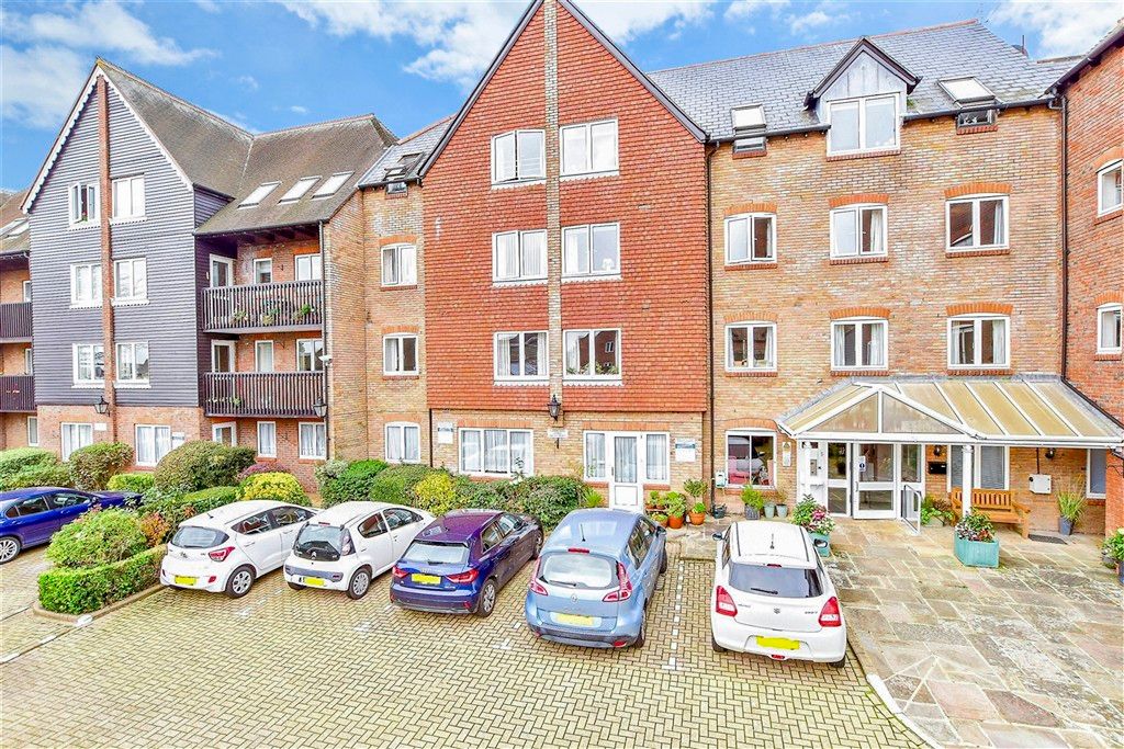 2 bed flat for saleQueen Street, Arundel, West Sussex BN18