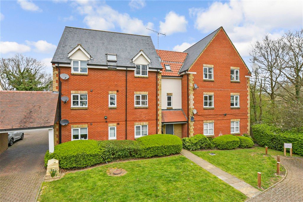 2 bed flat for saleBramble Tye, Laindon, Basildon, Essex SS15