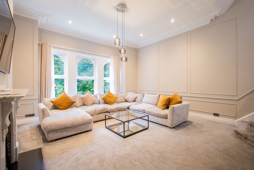 3 bed flat for saleDevisdale Road, Chomlea Mansions Devisdale Road WA14 photo 4