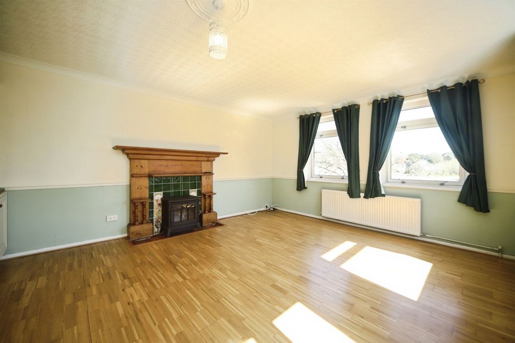 Additional image 2 of 2 bed flat for saleMarket Street, Crewkerne TA18