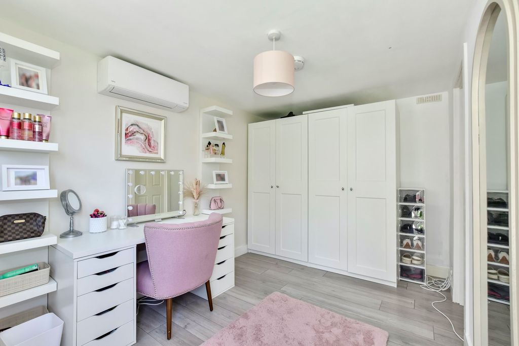 Additional image 17 of 4 bed semi-detached house for saleHazelwood Lane, Abbots Langley WD5
