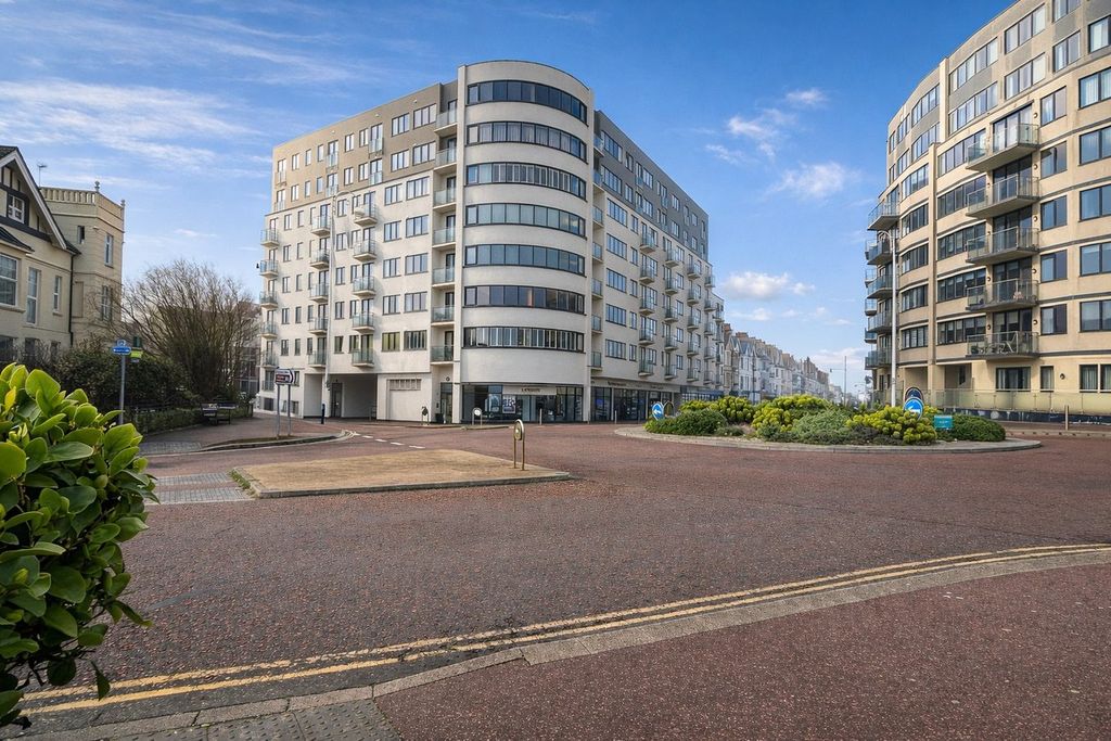 3 bed flat for sale2 Egerton Road, Bexhill On Sea TN39