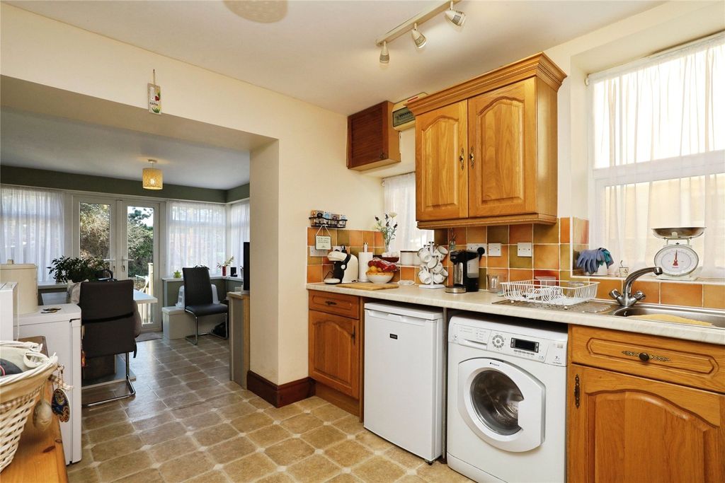 Additional image 6 of 3 bed flat for salePark Avenue, Bideford, Devon EX39