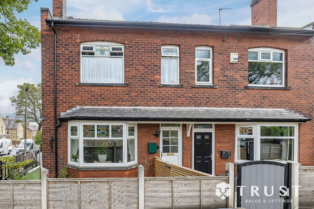 4 bed semi-detached house for saleDeighton Lane, Batley WF17
