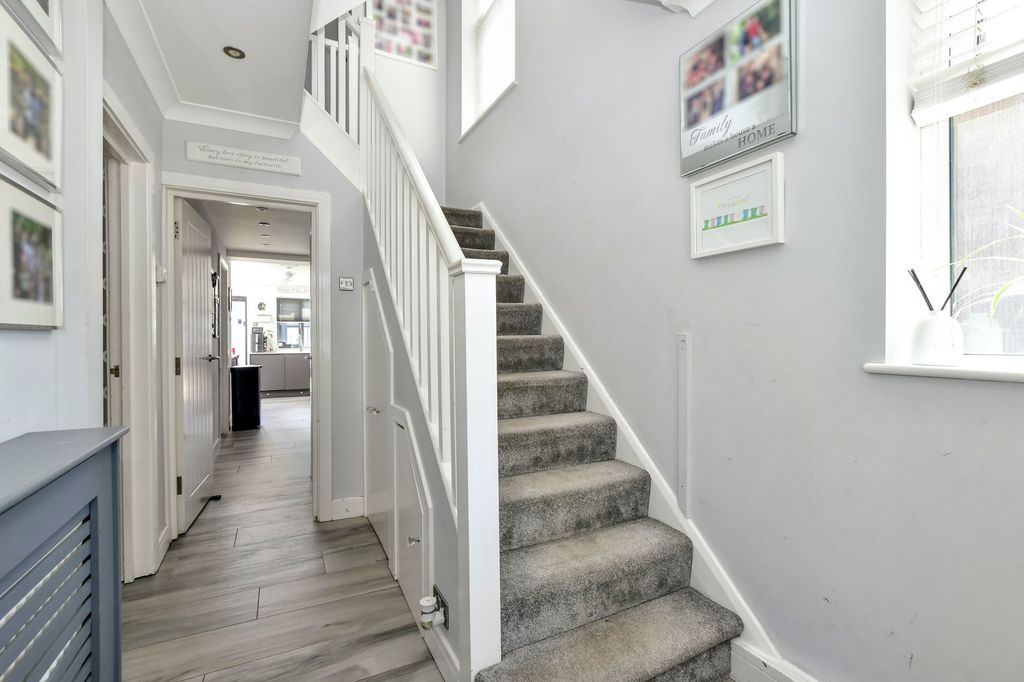 Additional image 26 of 4 bed semi-detached house for saleHazelwood Lane, Abbots Langley WD5