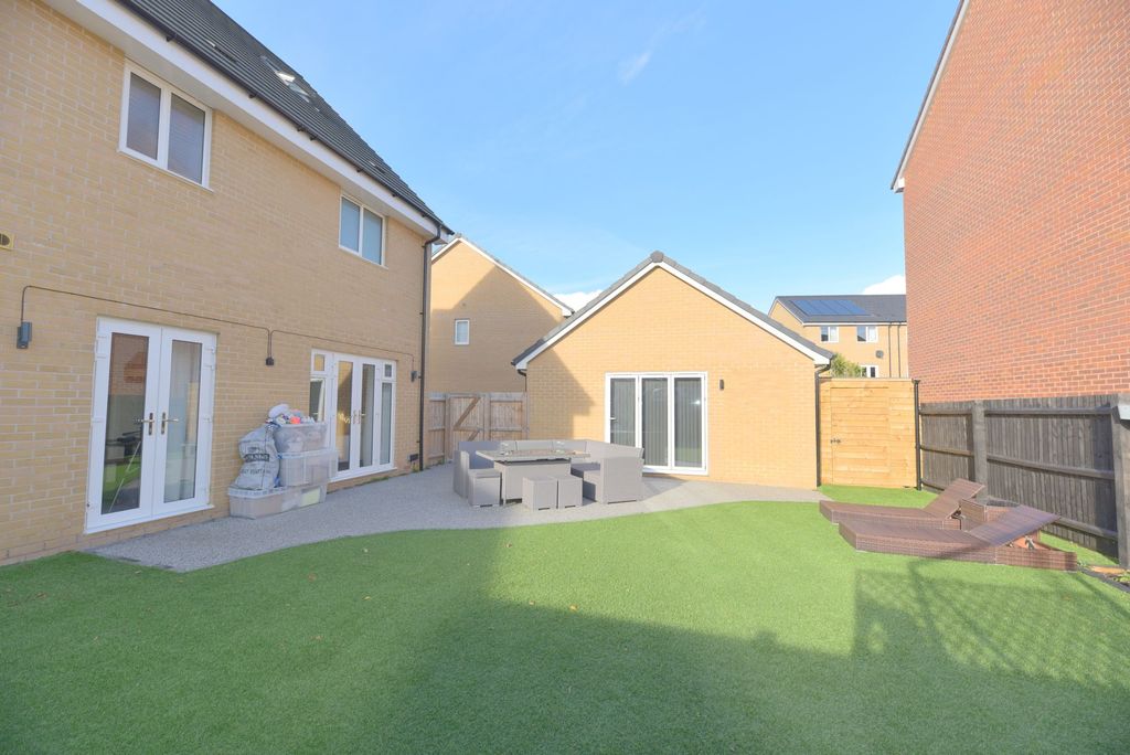 Additional image 31 of 5 bed detached house for saleBellflower Gardens, Biggleswade SG18