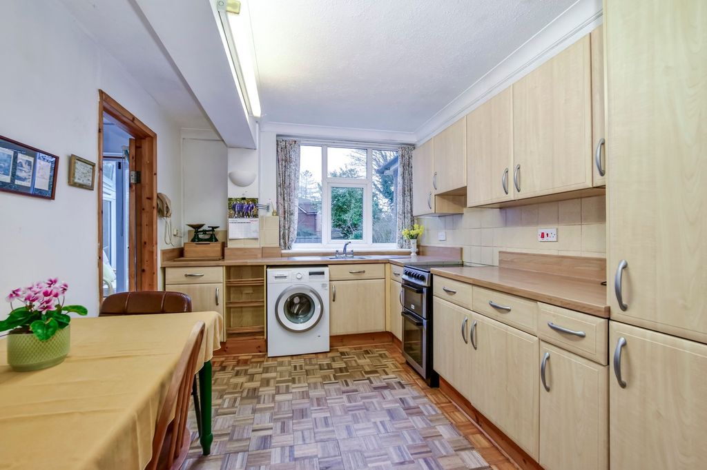 Additional image 5 of 3 bed semi-detached house for saleBroomfield Rise, Abbots Langley WD5