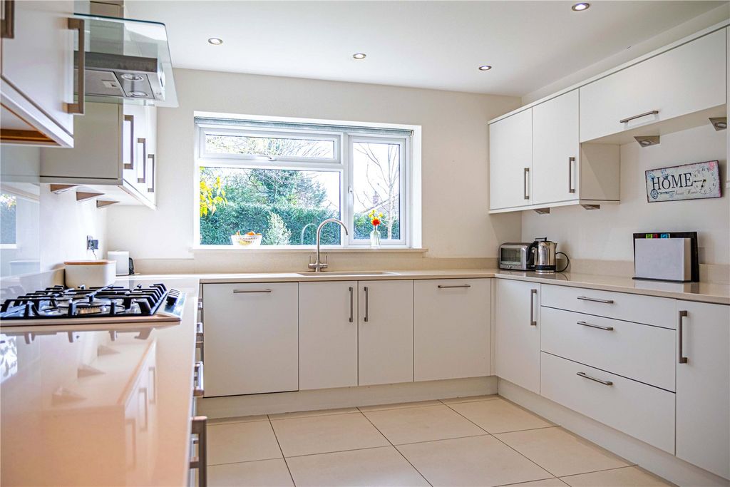 Additional image 17 of 5 bed detached house for saleGaveston Drive, Berkhamsted, Hertfordshire HP4