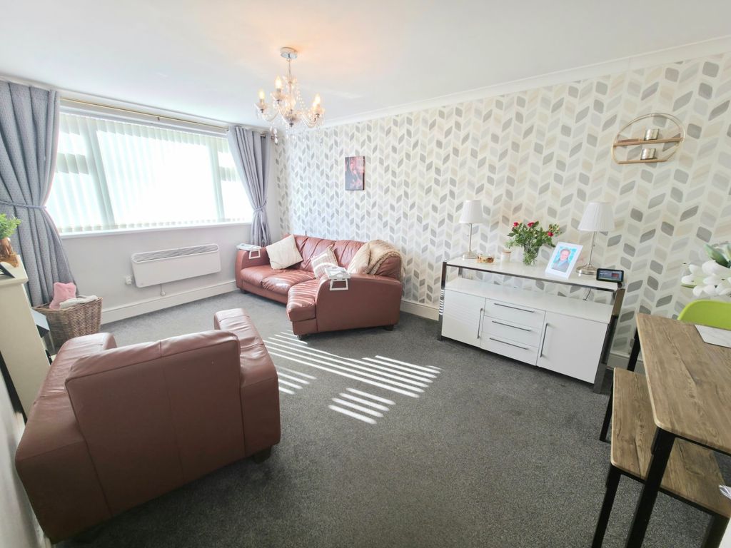 2 bed maisonette for saleFieldview Close, Exhall, Coventry, Warwickshire CV7 photo 2