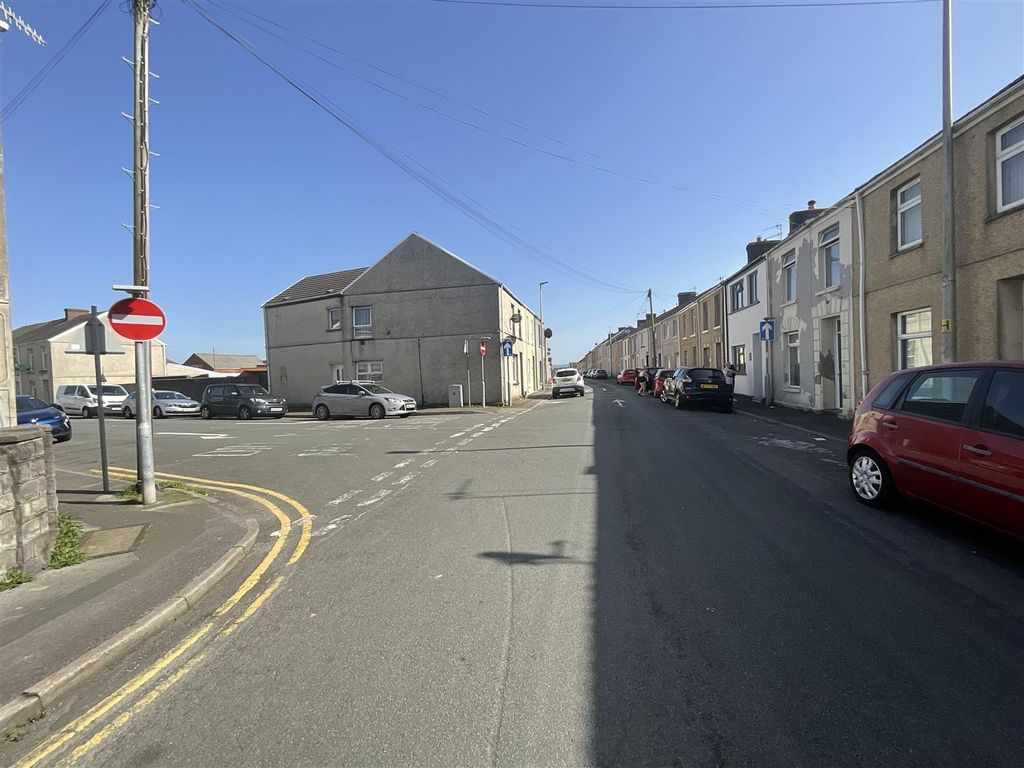 Additional image 28 of 2 bed flat for saleHigh Street, Llanelli SA15