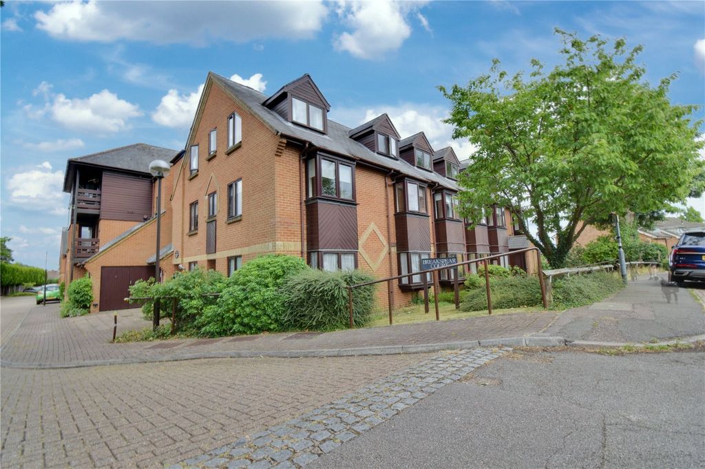 1 bed flat for saleBreakspear Court, The Crescent, Abbots Langley, Hertfordshire WD5