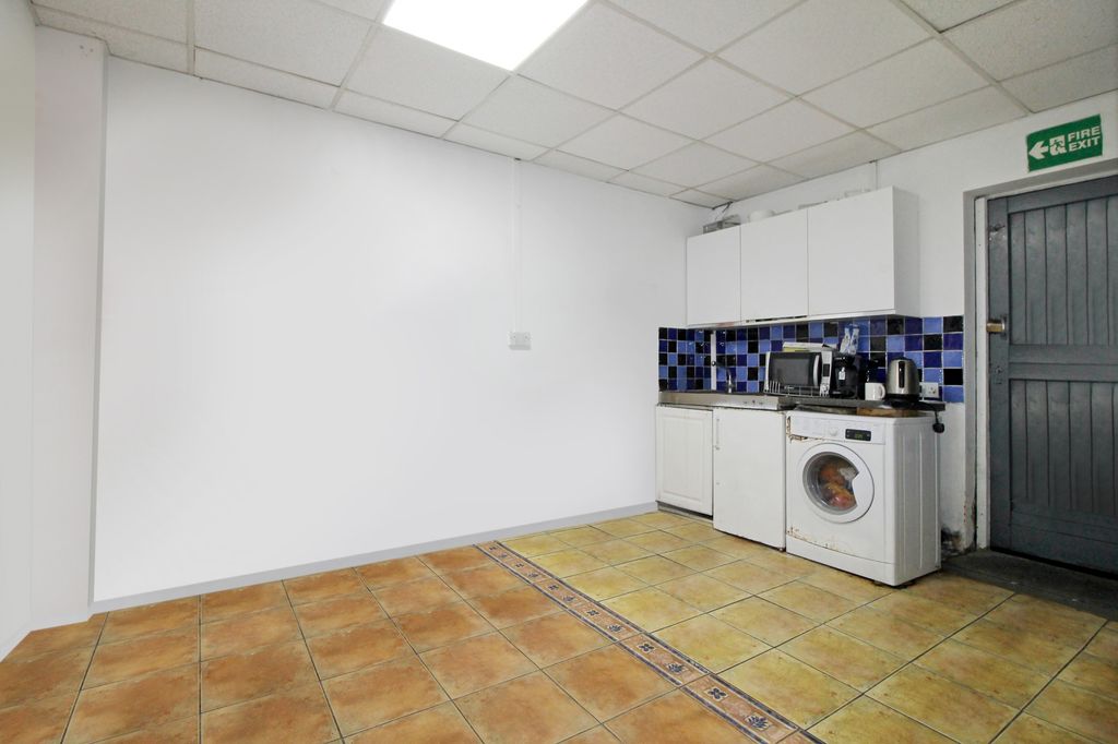 Additional image 6 of 6 bed property for saleUnion Street, Aldershot, Hampshire GU11