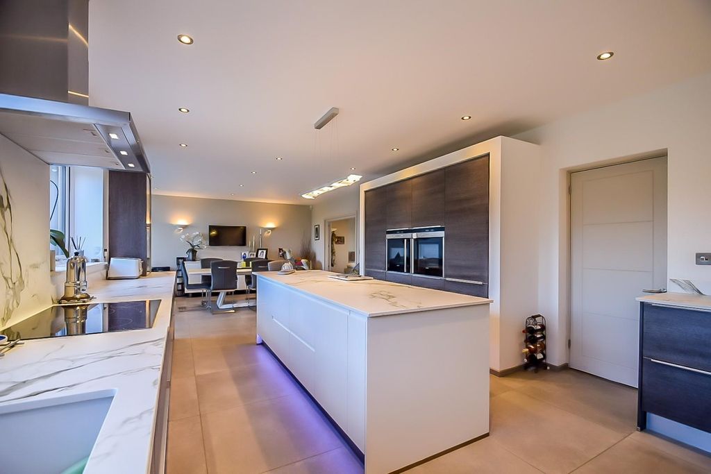 Additional image 6 of 4 bed detached house for saleSt. Marys Road, Benfleet SS7