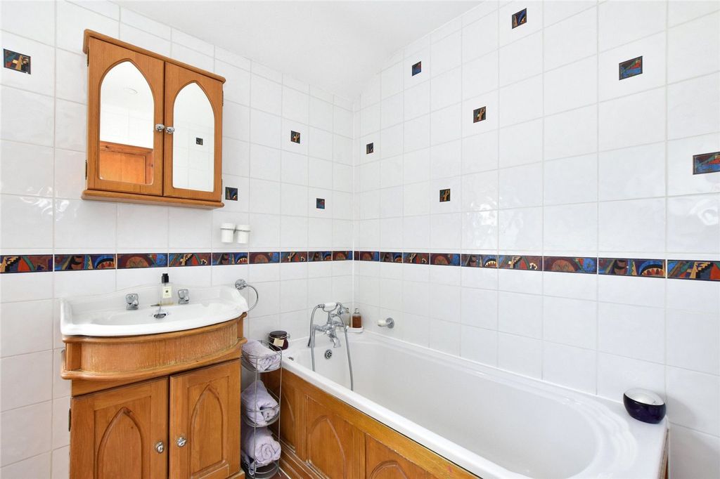 Additional image 23 of 4 bed semi-detached house for saleDairy Way, Abbots Langley WD5
