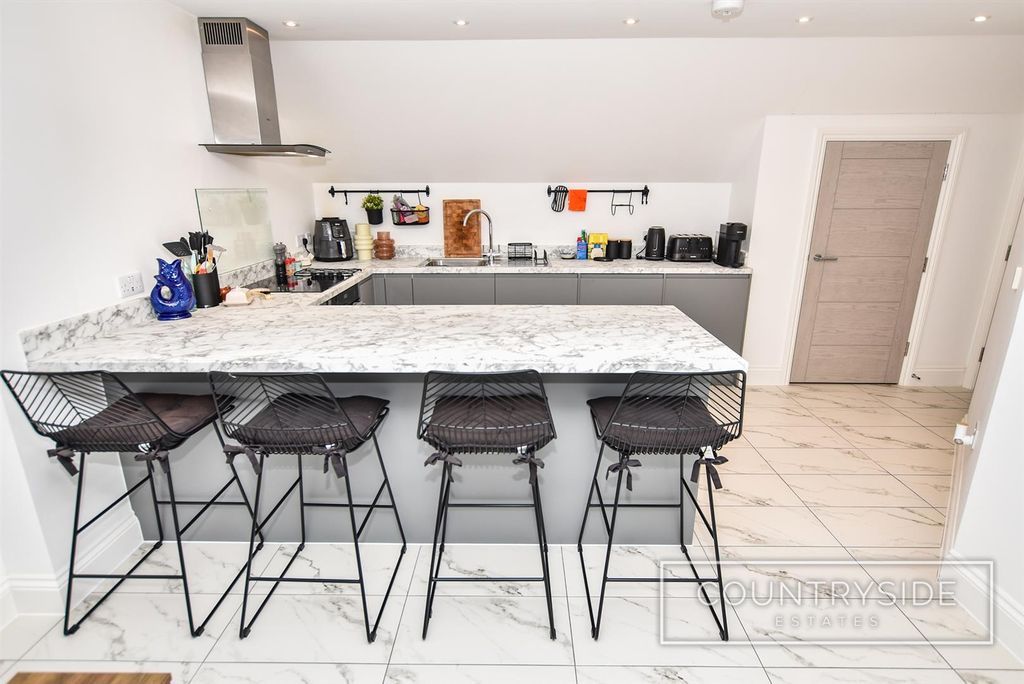 Additional image 3 of 2 bed flat for saleHalle Mews, Benfleet SS7
