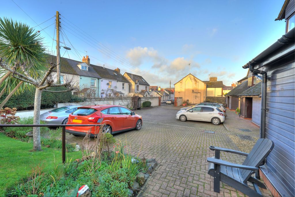 Additional image 11 of 2 bed flat for saleNewport, Barnstaple EX32