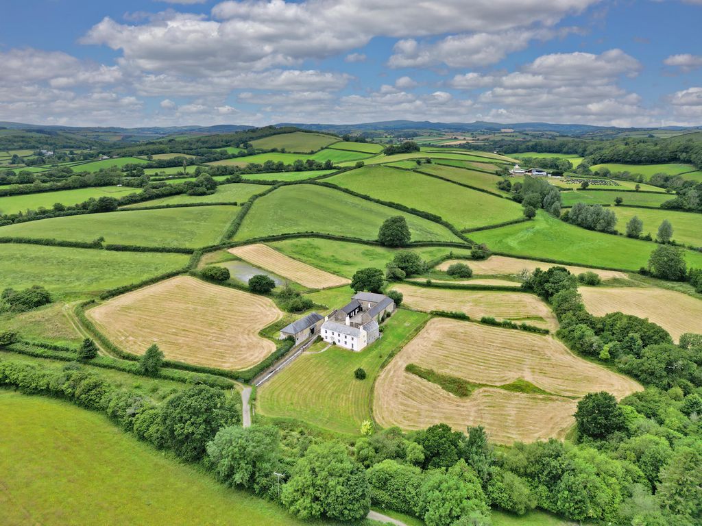 6 bed detached house for saleBroadhempston, Totnes, Devon TQ9