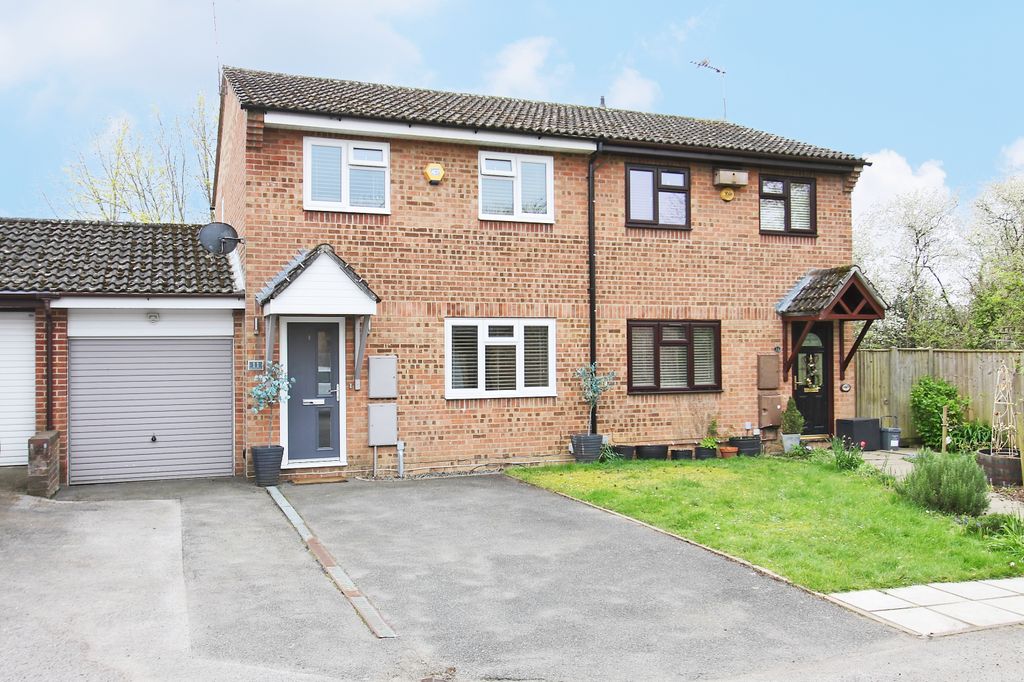 3 bed semi-detached house for saleMillstream Close, Andover SP10
