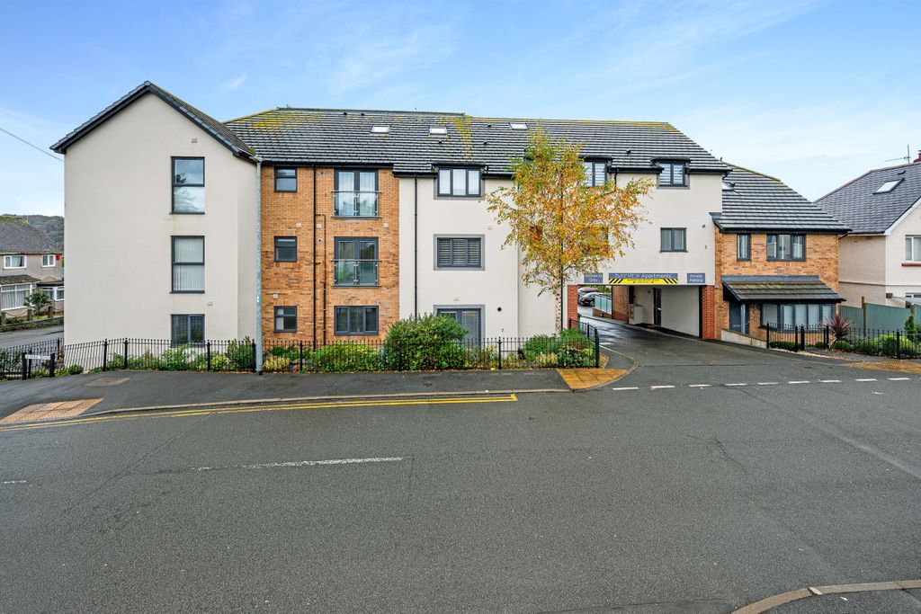 2 bed flat for salePentywyn Road, Deganwy LL31