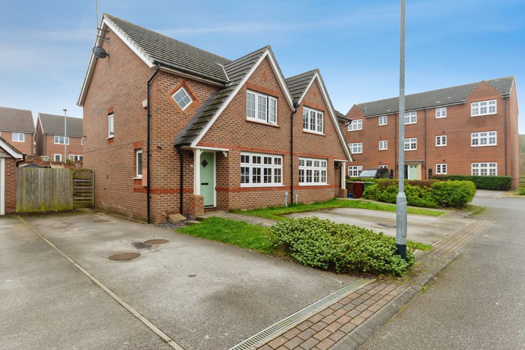 3 bed semi-detached house for saleJubilee Place, Barton-Upon-Humber DN18