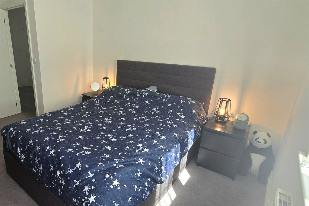 Additional image 6 of 1 bed flat for saleWoodside Close, Bagshot, Surrey GU19