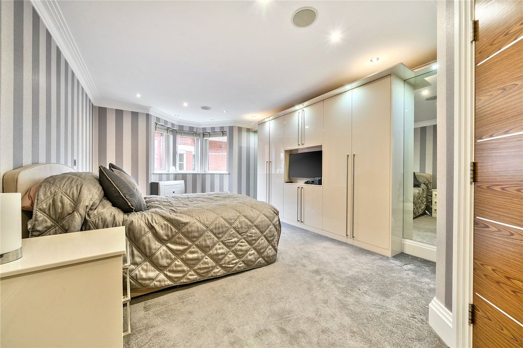 Additional image 10 of 3 bed flat for saleAmara Lodge, 371 Cockfosters Road, Cockfosters, Barnet EN4