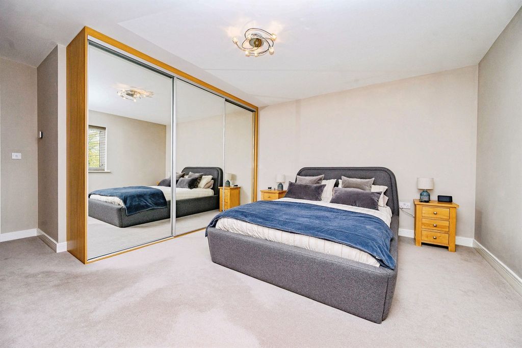 Additional image 8 of 4 bed semi-detached house for saleSouth Way, Abbots Langley WD5
