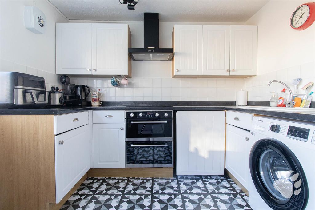 Additional image 5 of 2 bed flat for saleRose Acre, Basildon SS14