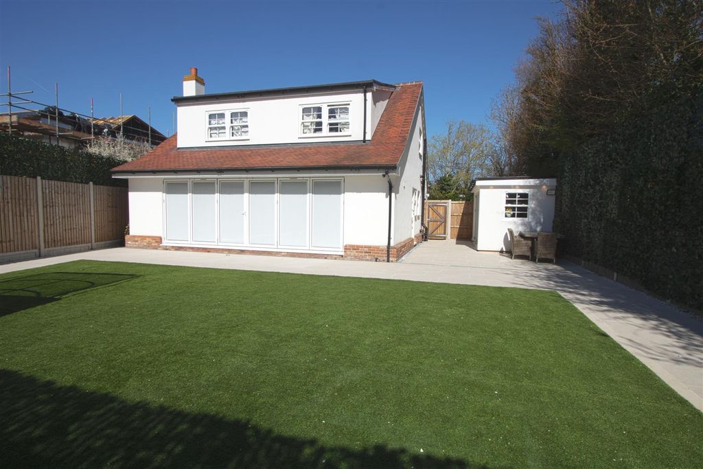 Additional image 18 of 4 bed detached house for saleBurnt Mills Road, Basildon SS13