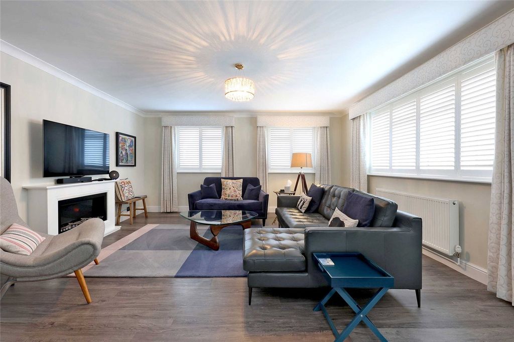 Additional image 2 of 4 bed flat for saleGrove Road, Beaconsfield, Buckinghamshire HP9